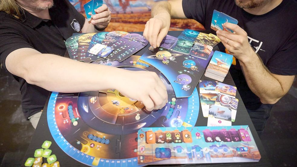 Brettspiele sind nach Branchenangaben weiter stark gefragt. Foto: Bernd Thissen