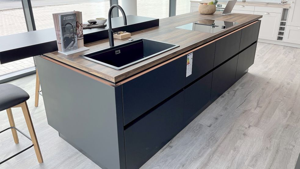 Ein offenes Kochfeld erleichtert das Arbeiten in der Küche - und eignet sich außerdem hervorragend für ein Show-Cooking.