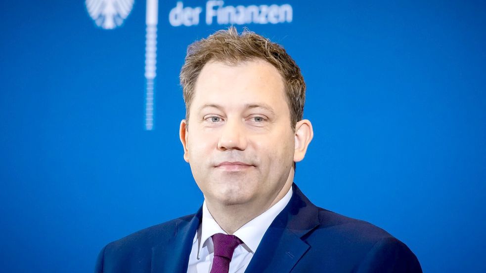 Klingbeil sieht keine Chance für zusätzliche Wünsche seiner Kabinettskollegen. Foto: Christoph Soeder/dpa