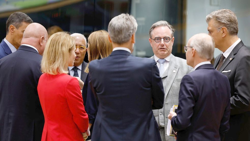Der belgische Premierminister Bart De Wever forderte beim Gipfel Sicherheiten und gab letztlich auch sein OK. Foto: Geert Vanden Wijngaert/AP/dpa