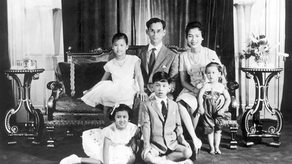 Mit König Bhumibol hatte Sirikit vier Kinder. (Archivbild) Foto: Royal Household Bureau