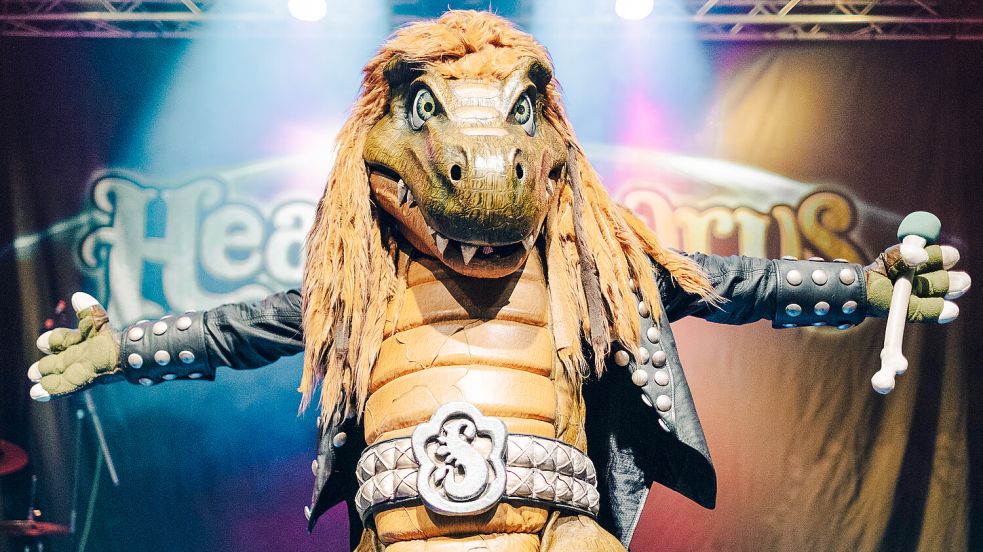 Mr. Heavysaurus ist der Sänger der Band, schreibt die Songs und gibt immer alles auf der Bühne. Foto: Jens Vetter