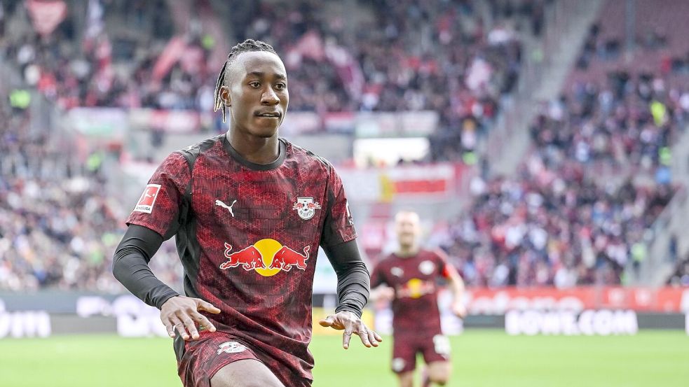 Der 18-jährige Yan Diamonde jubelt nach seinem ersten Bundesliga-Tor. Foto: Harry Langer