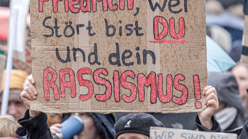 Nicht nur Menschen mit Migrationshintergrund werfen Bundeskanzler Friedrich Merz (CDU) nach seinen Äußerungen zu Migration und dem „Stadtbild“ Rassismus vor. Foto: Markus Scholz