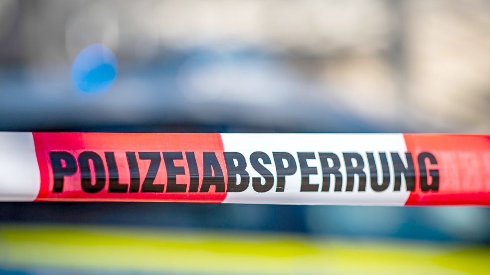 Die Polizei fand in einem Haus drei Tote. (Symbolbild) Foto: David Inderlied