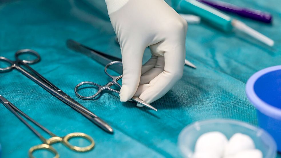 Das Besteck in der Chirurgie ist einer Expertin zufolge eher auf Männerhände ausgelegt. Foto: Oliver Berg