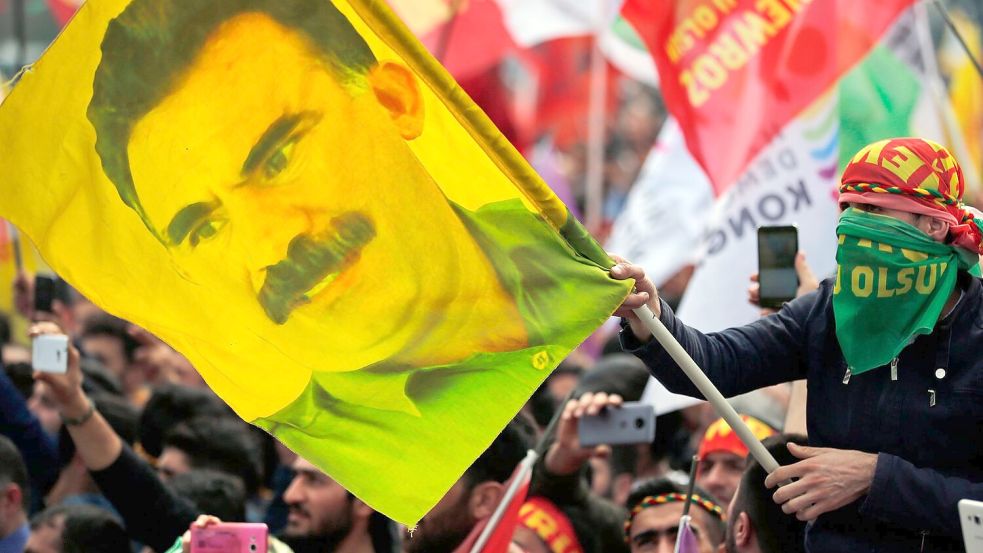 Öcalan hatt die PKK im Februar zur Auflösung aufgerufen. (Archivbild) Foto: Lefteris Pitarakis/AP/dpa
