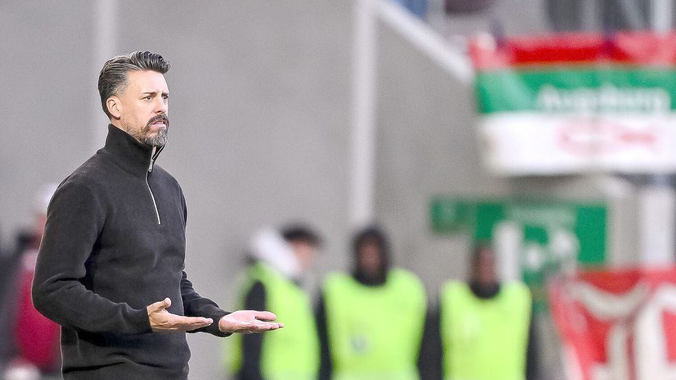 Und nun? Sandro Wagner beim Augsburger Untergang gegen Leipzig. Foto: Harry Langer