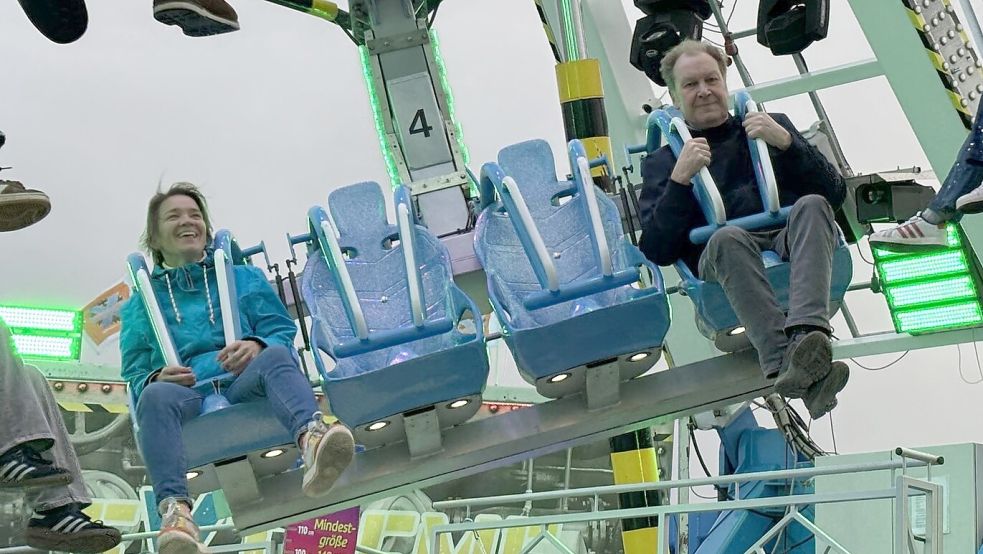 Im X-Flight ging es für Saskia Buschmann (CDU) und ihren Parteikollegen Artur Mannott hoch hinaus. Foto: Lasse Paulsen