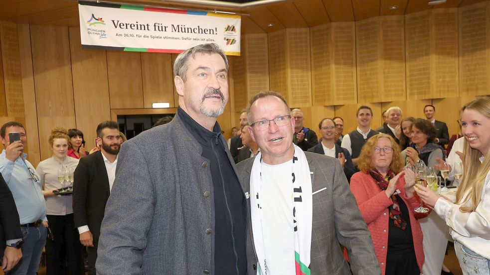 Ministerpräsident Markus Söder (l) und Landes-Sportverbandschef Jörg Ammon sehen Münchens Bewerbung international mit den besten Chancen. Foto: Karl-Josef Hildenbrand