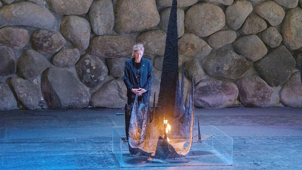 Prien besuchte die Gedenkstätte Yad Vashem. Foto: Ilia Yefimovich/dpa