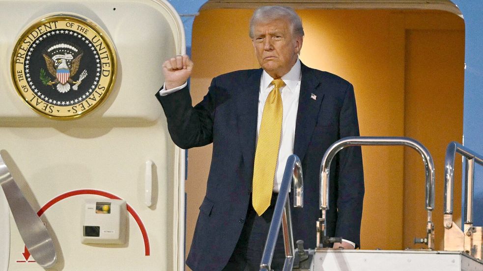 Trump ballt seine Faust – auch gegen China. Die USA rüsten im Pazifik auf und modernisieren dafür die militärische Infrastruktur auf strategisch wichtigen Inseln in der Region. Foto: AFP/PHILIP FONG