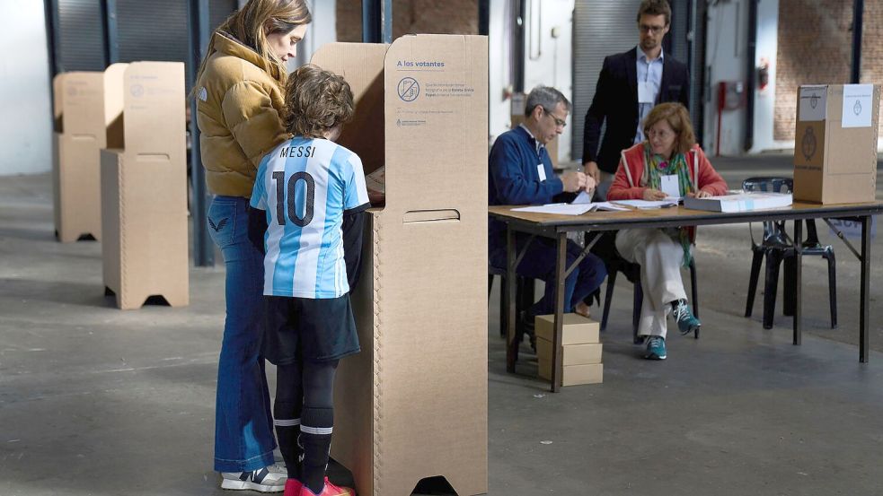 Trotz Wahlpflicht war die Beteiligung bei der Wahl sehr niedrig. Foto: Rodrigo Abd/AP/dpa