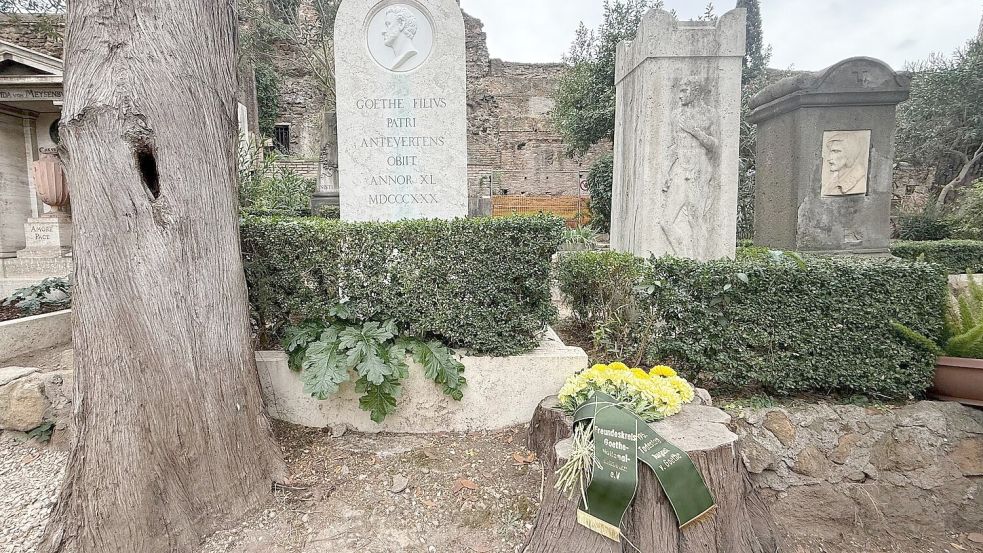 Das Grab von Goethes Sohn August in Rom wurde zum 195. Todestag restauriert - aber sein Vorname fehlt immer noch. Foto: Christoph Sator