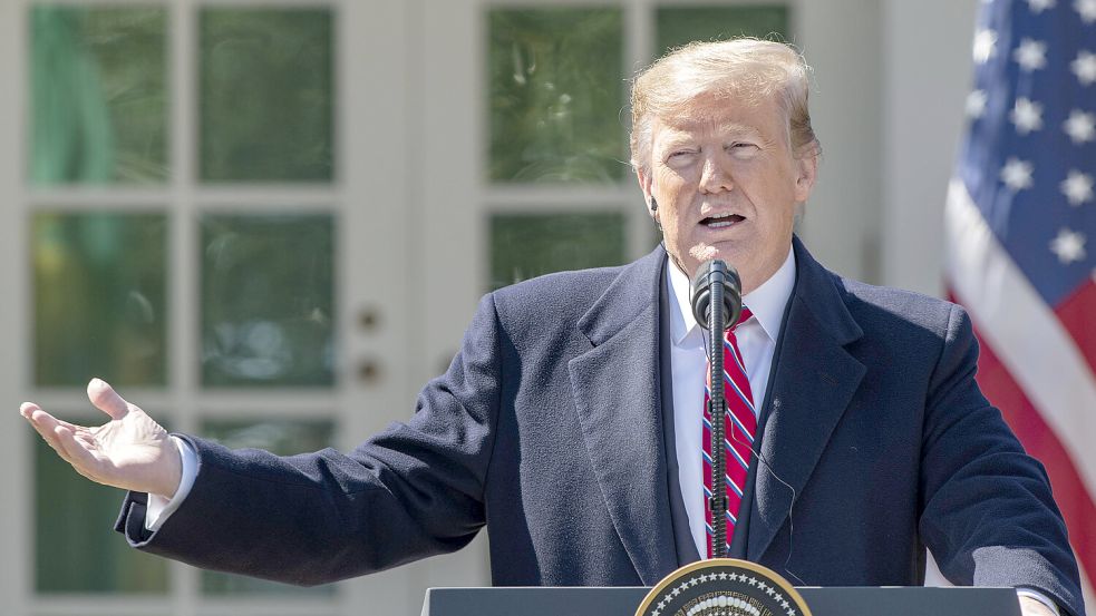Trump and Bolsonaro of Brazil Joint Press Conference United States President Donald J. Trump answers a reporter s questi Foto: IMAGO/Newscom World