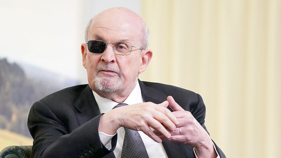 Rushdie sprach mit dem Magazin „Tatler“ über das Attentat. (Archivbild) Foto: Jacob King