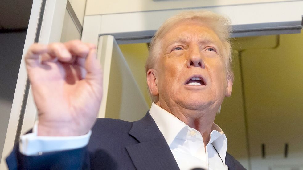 In den vergangenen Monaten hatte es immer wieder Spekulationen über den Gesundheitszustand des US-Präsidenten gegeben. Foto: Mark Schiefelbein/AP/dpa