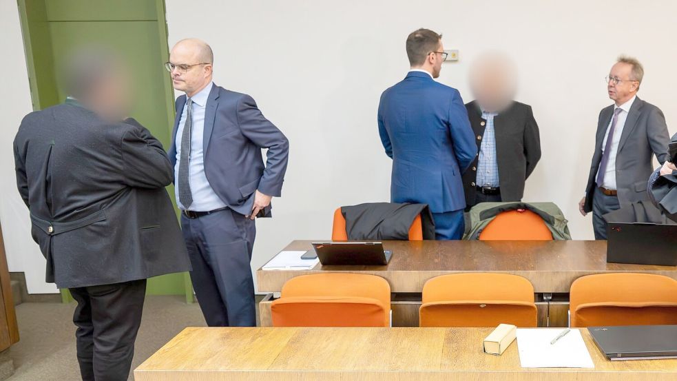 Beide Angeklagten zeigen Reue. Foto: Peter Kneffel/dpa