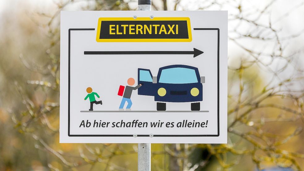 Elterntaxis werden gerne beschimpft, dabei gibt es gute Gründe dafür, dass Eltern ihre Kinder mit dem Auto zur Schule bringen. Foto: dpa/Thomas Warnack