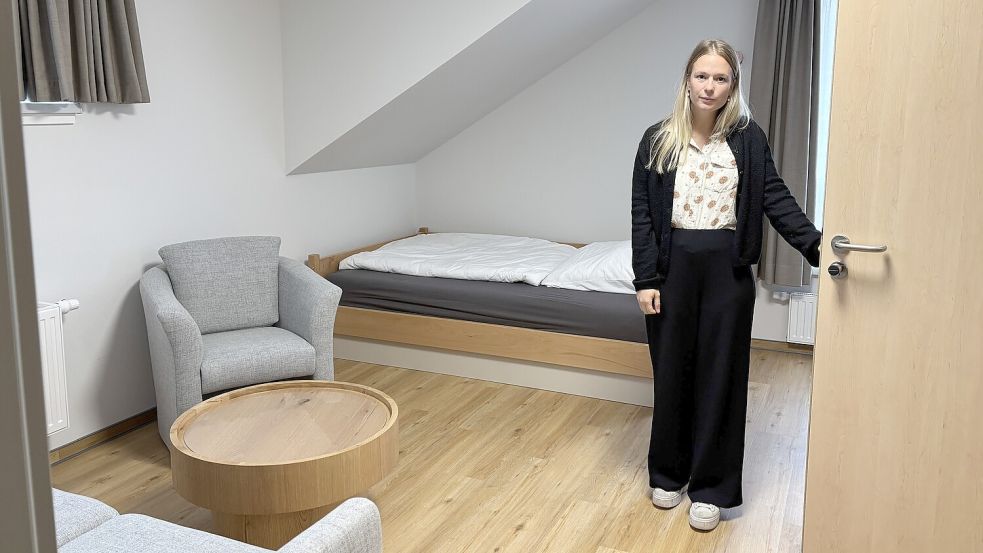 Ramona Horstkamp leitet das Emder Frauenhaus. Sie führte diese Redaktion durch die Räumlichkeiten des Neubaus. Foto: Mona Hanssen