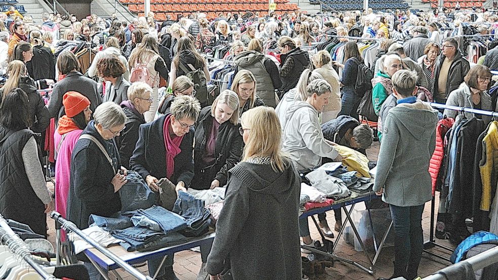 In Leer ist am Sonntag der Madame Floh – ein Flohmarkt mit Fokus auf Frauenkleidung. Foto: Archiv