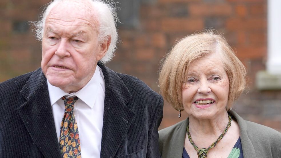 Timothy West und Prunella Scales im Mai 2024. (Archivbild) Foto: Gareth Fuller