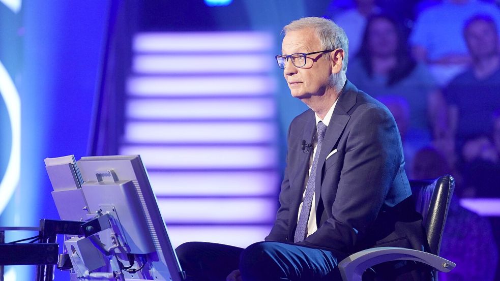 Staunte nicht schlecht über die Spinnenphobie eines „Wer wird Millionär“-Kandidaten: Moderator Günther Jauch. Foto: RTL/Stefan Gregorowius