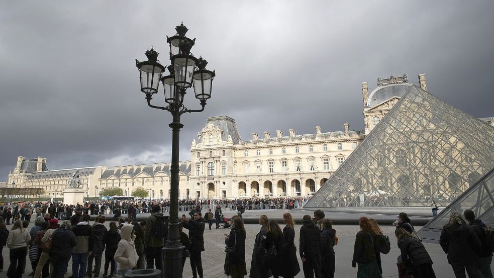 Mit den Sicherheitsvorkehrungen im Pariser Louvre soll es nicht zum Besten bestellt sein (Archivbild). Foto: Christophe Ena/AP/dpa