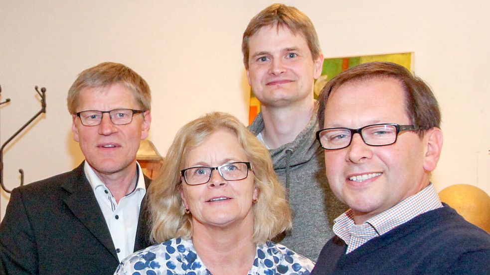 Horst Feddermann (von links) trat 2016 für die AWG für den Kreistag an, Hilde Ubben, Elmar Reiter und Richard Rokicki waren die Spitzenkandidaten für den Stadtrat. Drei Jahre später unterstützte die AWG den parteilosen Feddermann bei der Bürgermeisterwahl. Foto: Romuald Banik
