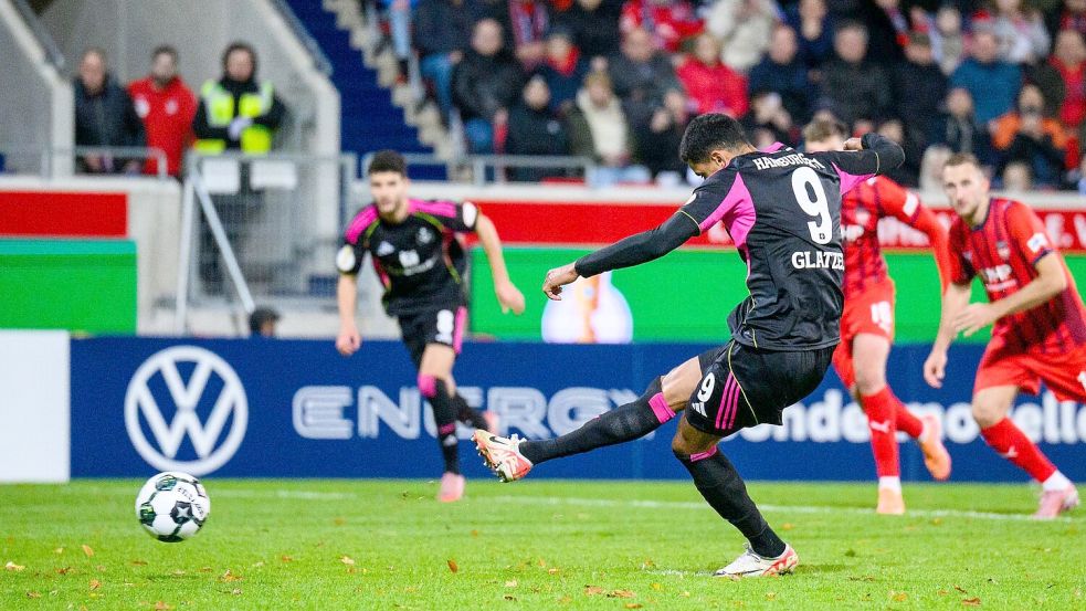 HSV-Stürmer Robert Glatzel sorgte mit seinem verwandelten Foulelfmeter für den Einzug ins Achtelfinale. Foto: Tom Weller