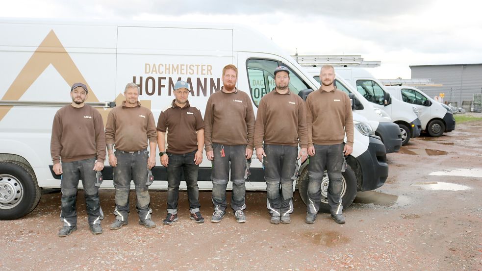 Die DACHMEISTER HOFMANN GmbH ist umgezogen. Hier hat sie mehr Platz für den Fuhrpark, das Lager und die Verwaltung. Fotos: Meyer