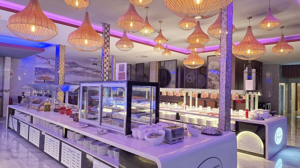 Großzügig und gemütlich wirkt das große Büffet.