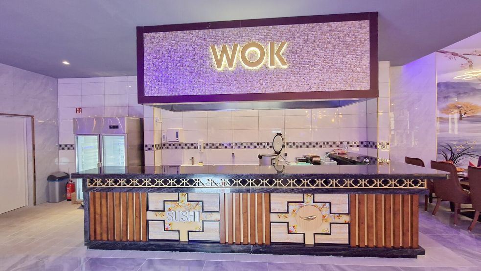 Große chinesische Kacheln und ein stylishes Ambiente prägen das Restaurant.