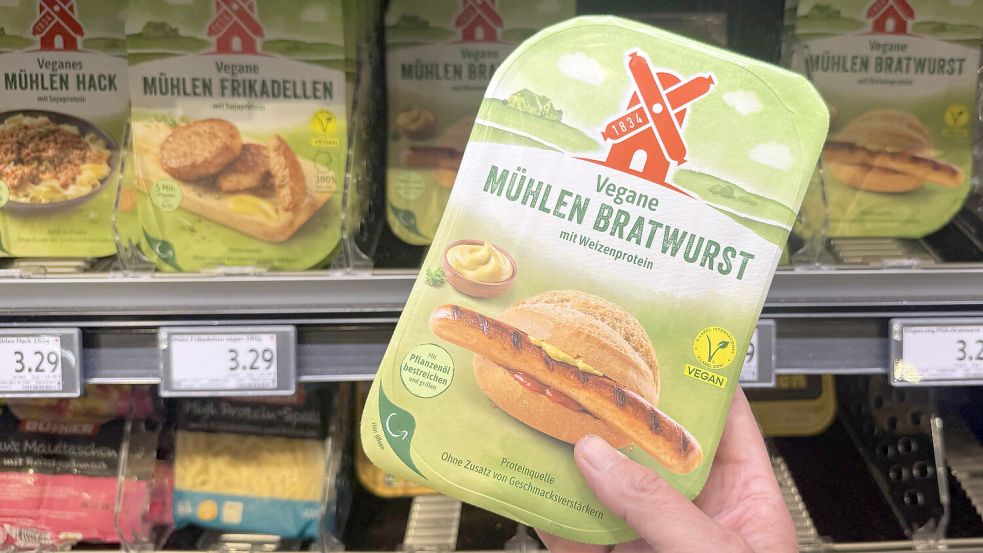 „Veggie-Burger“ und „Veggie-Wurst“ – mit solchen Bezeichnungen soll bald Schluss sein. Verbraucherschützer und Unternehmen aus der Lebensmittelbranche kritisierten das geplante Verbot scharf. Foto: IMAGO/Sven Simon
