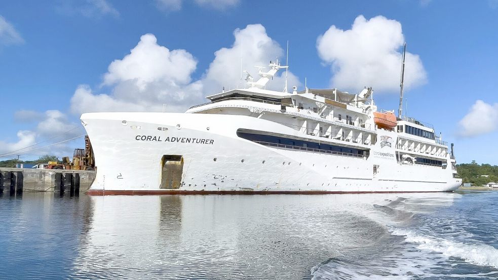 Das Kreuzfahrtschiff „Coral Adventurer“ wurde speziell für den Zugang zu abgelegenen Gebieten der australischen Küste gebaut. Foto: imago/imageBROKER/Frank Schneider