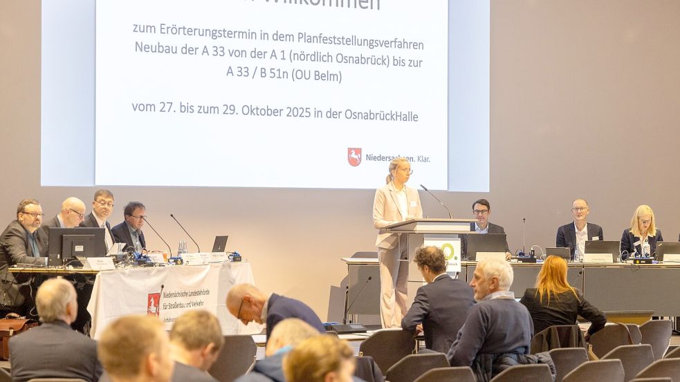 Vor Beginn des Erörterungstermins am Montag um 9 Uhr in der Osnabrück-Halle durfte unsere Redaktion noch fotografieren. Am Rande der Veranstaltung prallten Wirtschaftsinteressen und Naturschutz aufeinander. Foto: André Havergo