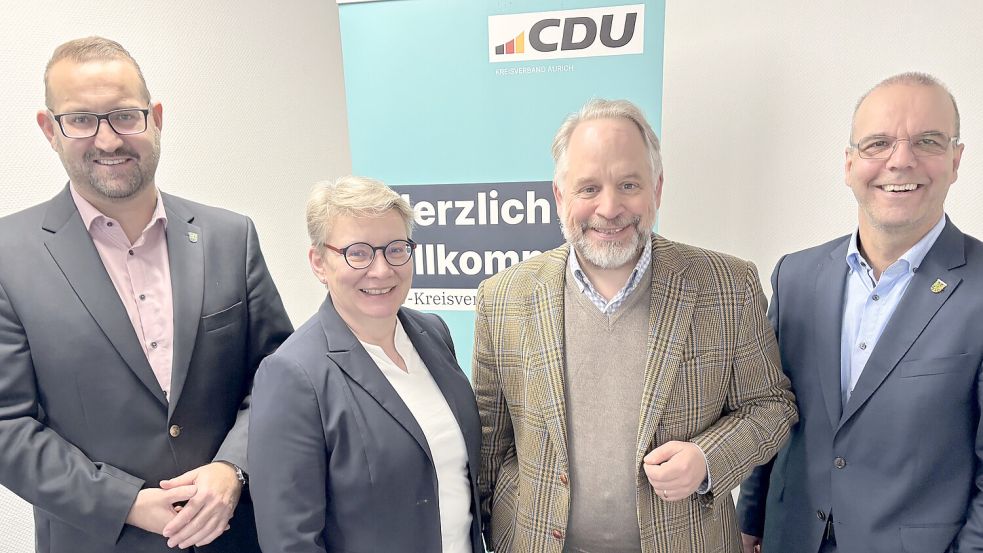 Bei der Vorstellung: Dr. Edith Ulferts mit (von links) CDU-Kreisfraktionschef Sven Behrens, Kreisvorsitzendem Dr. Joachim Kleen und Kreisfraktions-Vizechef Bodo Bargmann.Foto: Aiko Recke
