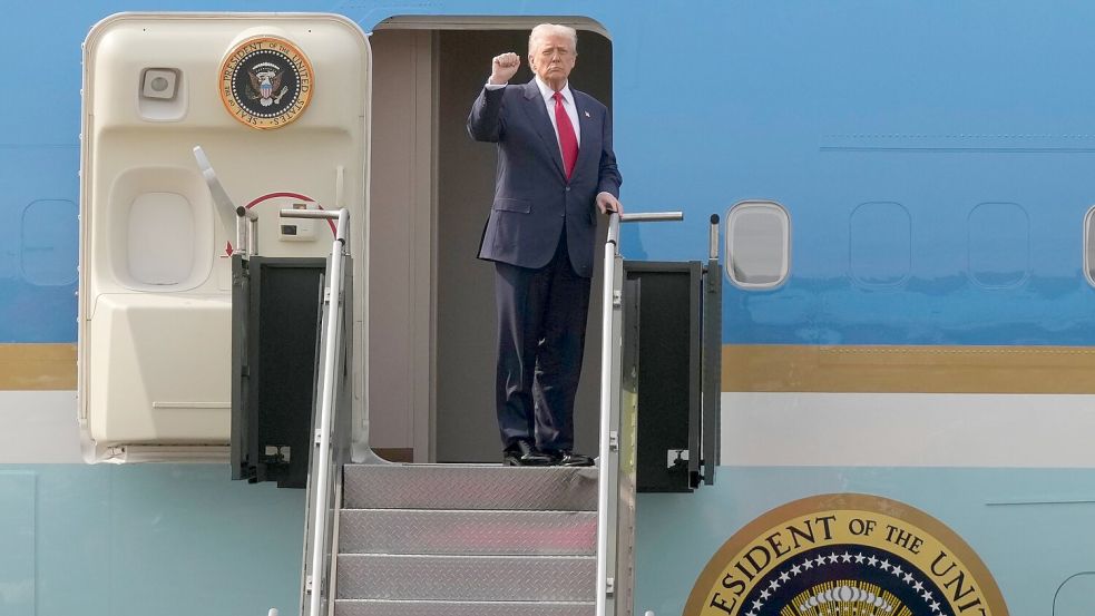 Trump verkündete eine Einigung bei seltenen Erden. Foto: Mark Schiefelbein/AP/dpa