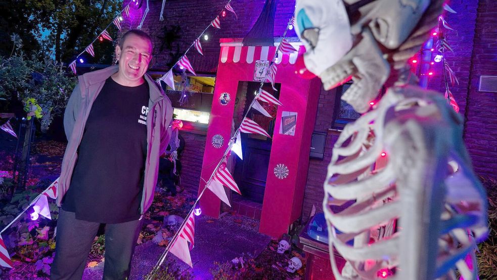 Er hat gut lachen: Dieses Jahr ist das Motto in Sven Wagners Halloween-Haus „Freak Circus“. Foto: Henning Kaiser