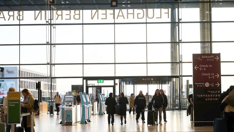 Der Flughafen wurde aufgrund von Fehlplanungen und Bauproblemen mit neun Jahren Verspätung eröffnet. Foto: Annette Riedl