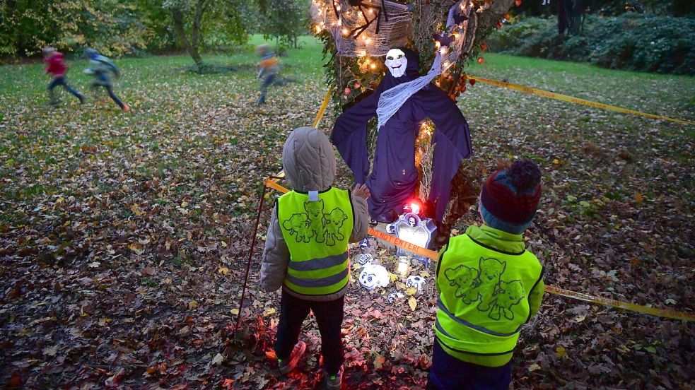 Der Westerhuser Börgtuun wurde zu einem Gruselwald. Foto: Heinz Wagenaar