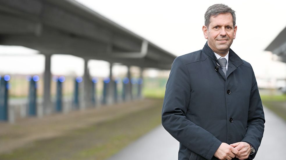 Olaf Lies kennt Ostfriesland von vielen Besuchen – das Foto zeigt ihn in Norddeich. Foto: Lars Penning/DPA/Archiv