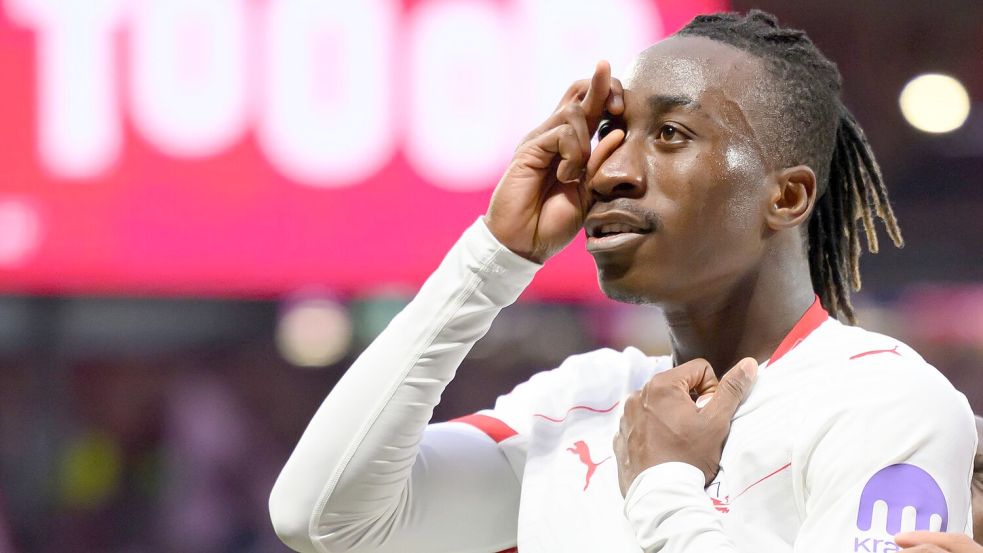 Yan Diomande (RB Leipzig) jubelt nach dem 1:0 gegen Stuttgart. Foto: Hendrik Schmidt