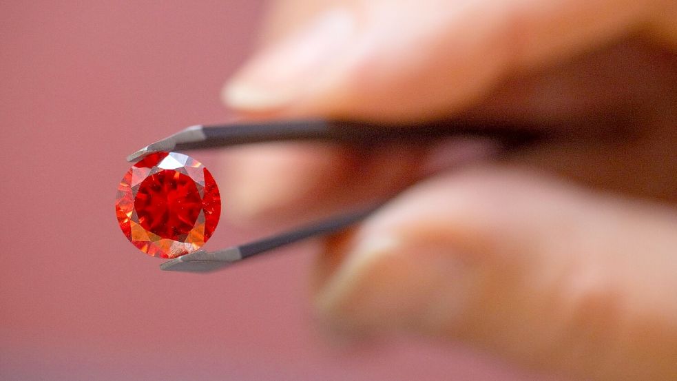 Laut Bestatterverband geht es vor allem darum, den Verstorbenen näher bei sich zu behalten. (Archivbild) Foto: Harald Tittel