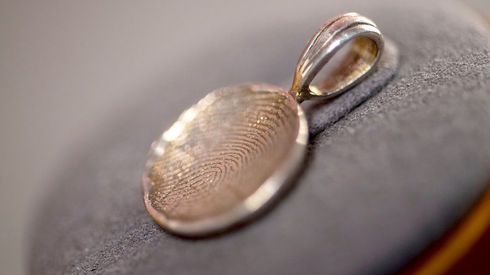 Diese Schmuckstücke sind günstiger als künstliche Diamanten. (Archivbild) Foto: Harald Tittel