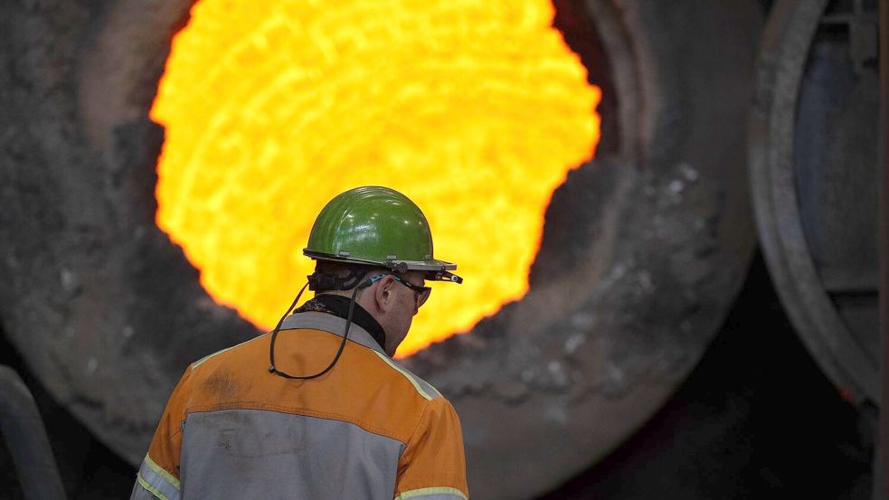 Branche in der Krise: Gestiegene Energiepreise, Billigimporte vor allem aus China, Kosten für den Umbau hin zu einer klimafreundlicheren Stahlproduktion sowie hohe US-Zölle bereiten der Stahlindustrie Probleme. (Archivbild) Foto: Sebastian Kahnert