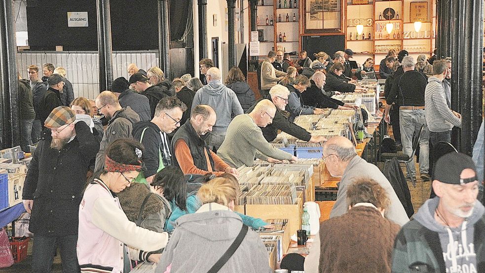 Knapp 25 Aussteller hatten ihre Sammlungen aufgebaut. Foto: Bodo Wolters