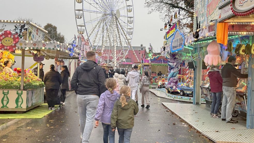 Am Samstagnachmittag war wieder regnerisches Wetter auf dem Herbstmarkt. Foto: Eva van Loh