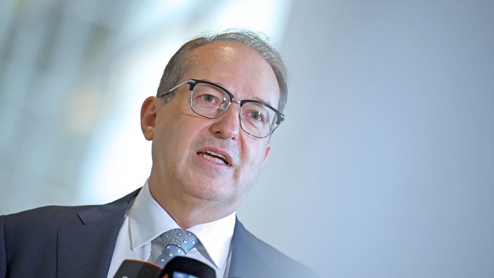 Innenminister Dobrindt will mehr Abschiebungen nach Syrien. (Archivbild) Foto: Helena Dolderer