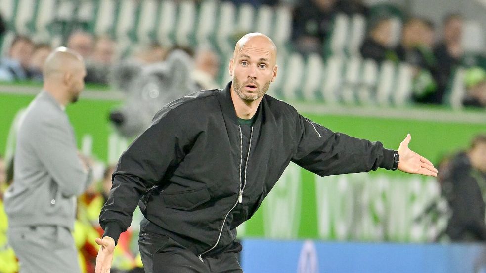Bleibt vorerst Wolfsburg-Trainer: Der Niederländer Paul Simonis. Foto: Swen Pförtner